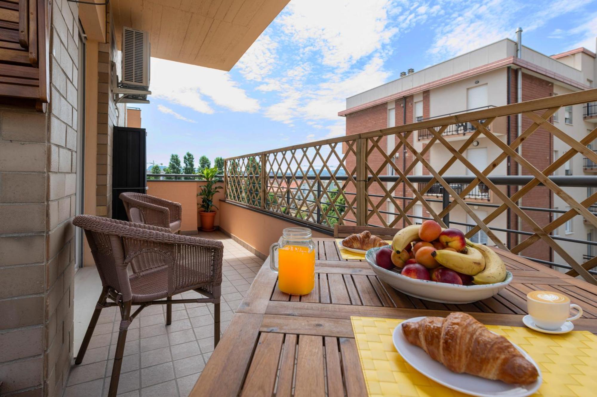 Casa Baia Flaminia Apartment เปซาโร ภายนอก รูปภาพ
